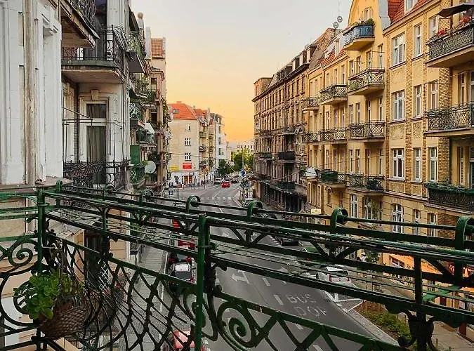 Old Town Centrum شقة بوزنان