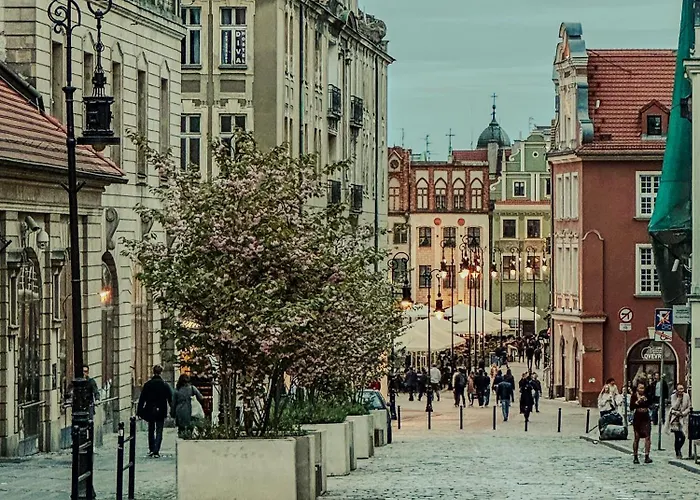 Old Town Centrum شقة بوزنان